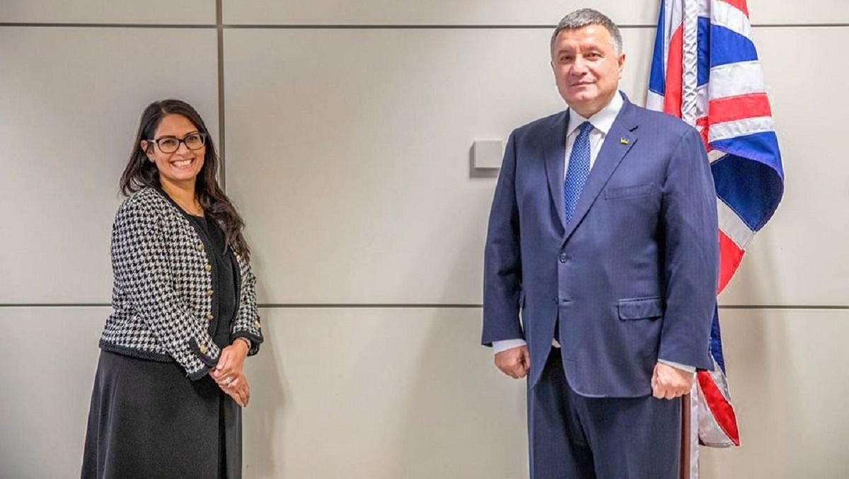 Британські експерти перевірять українську систему видачі біометричних паспортів: деталі Британські експерти перевірять українську систему видачі біометричних паспортів: деталі