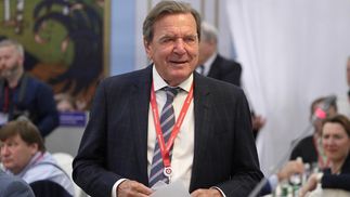 На побегушках у Путина: Шредер будет судиться с немецкой газетой из-за интервью с Навальным