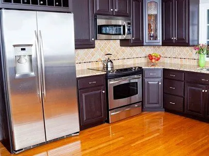 Завеликий холодильник може зіпсувати вигляд кухні Завеликий холодильник може зіпсувати вигляд кухні