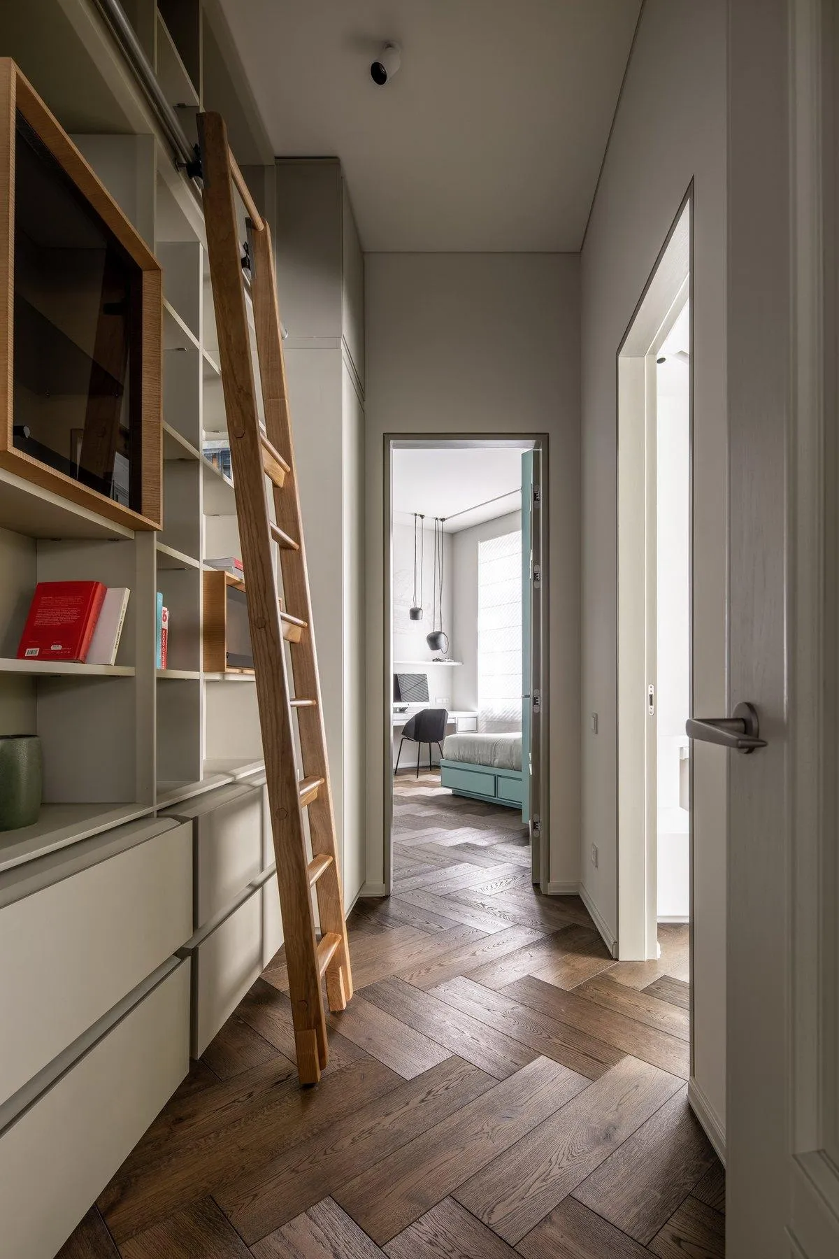 В приміщенні багато природного світла В приміщенні багато природного світла