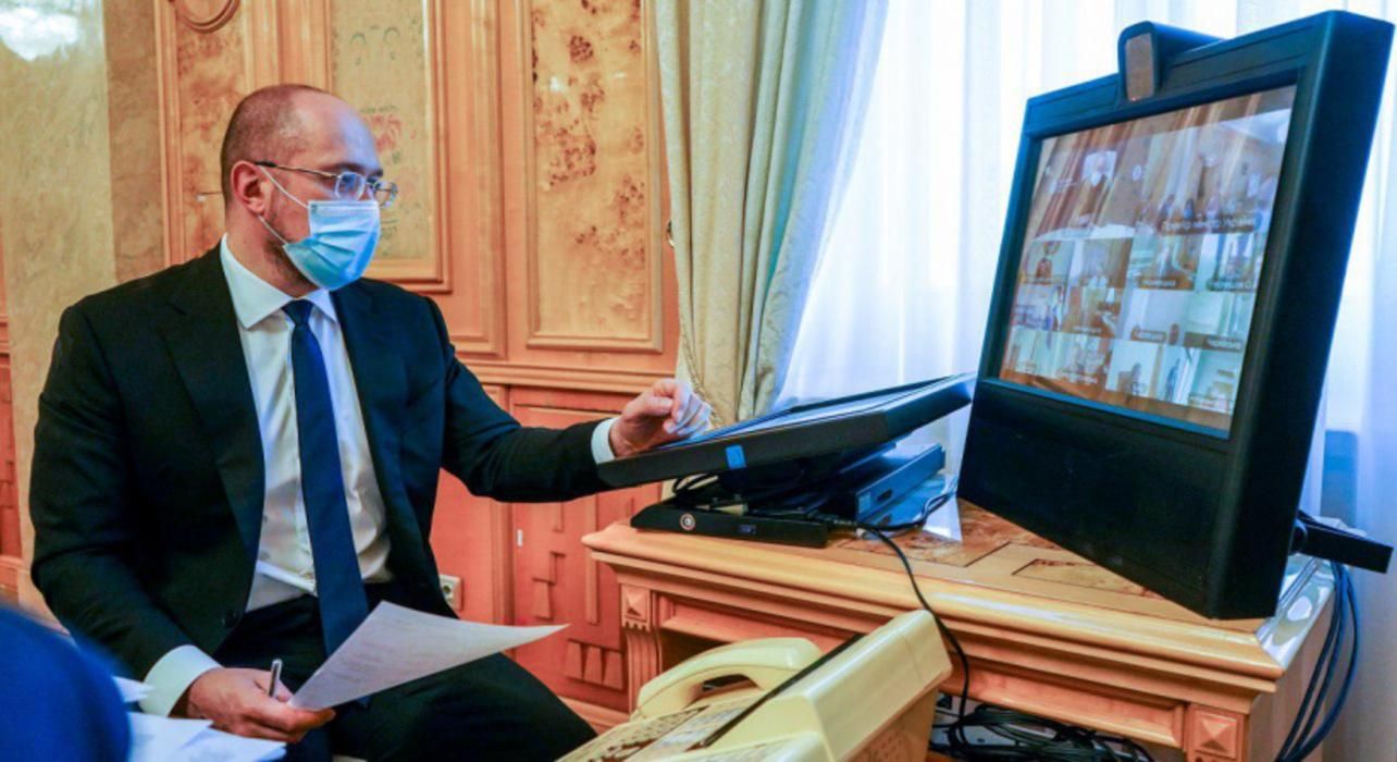Затримка доплат для медиків: Шмигаль погрожує чиновникам звільненням