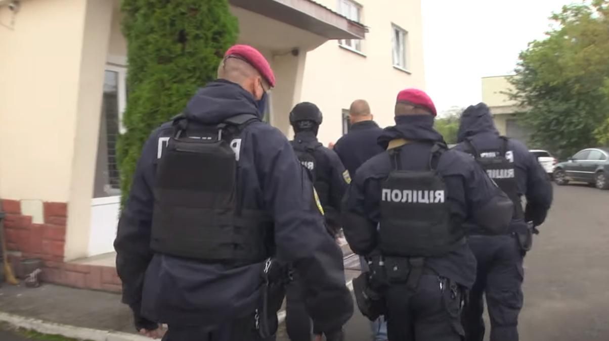 Фейкові перевізники із Закарпаття захоплювали товар у ЄС та продавали його в Україні Фейкові перевізники із Закарпаття захоплювали товар у ЄС та продавали його в Україні