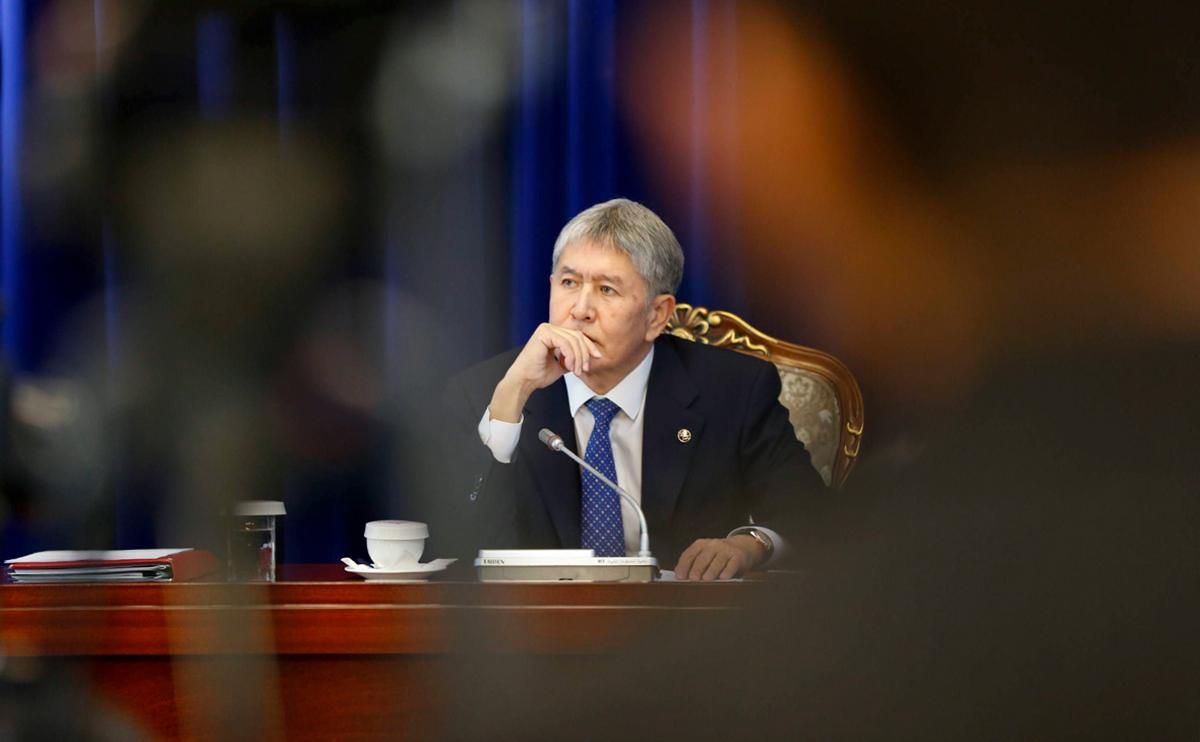 У Киргизстані здійснили замах на експрезидента Алмазбека Атамбаєва