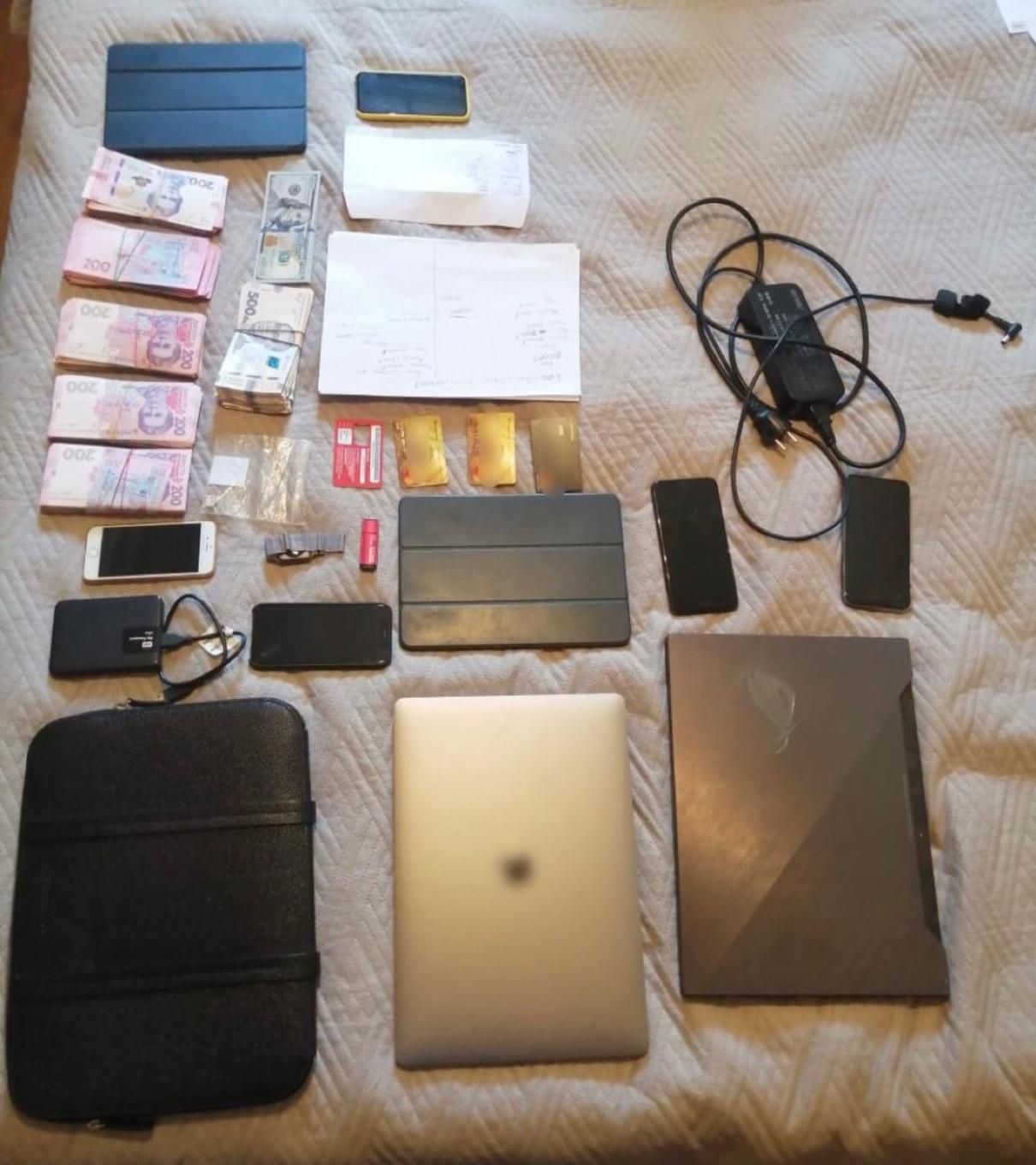 100 миллионов взломанных аккаунтов: киберполиция разоблачила хакеров с Харьковщины – фото 100 миллионов взломанных аккаунтов: киберполиция разоблачила хакеров с Харьковщины – фото