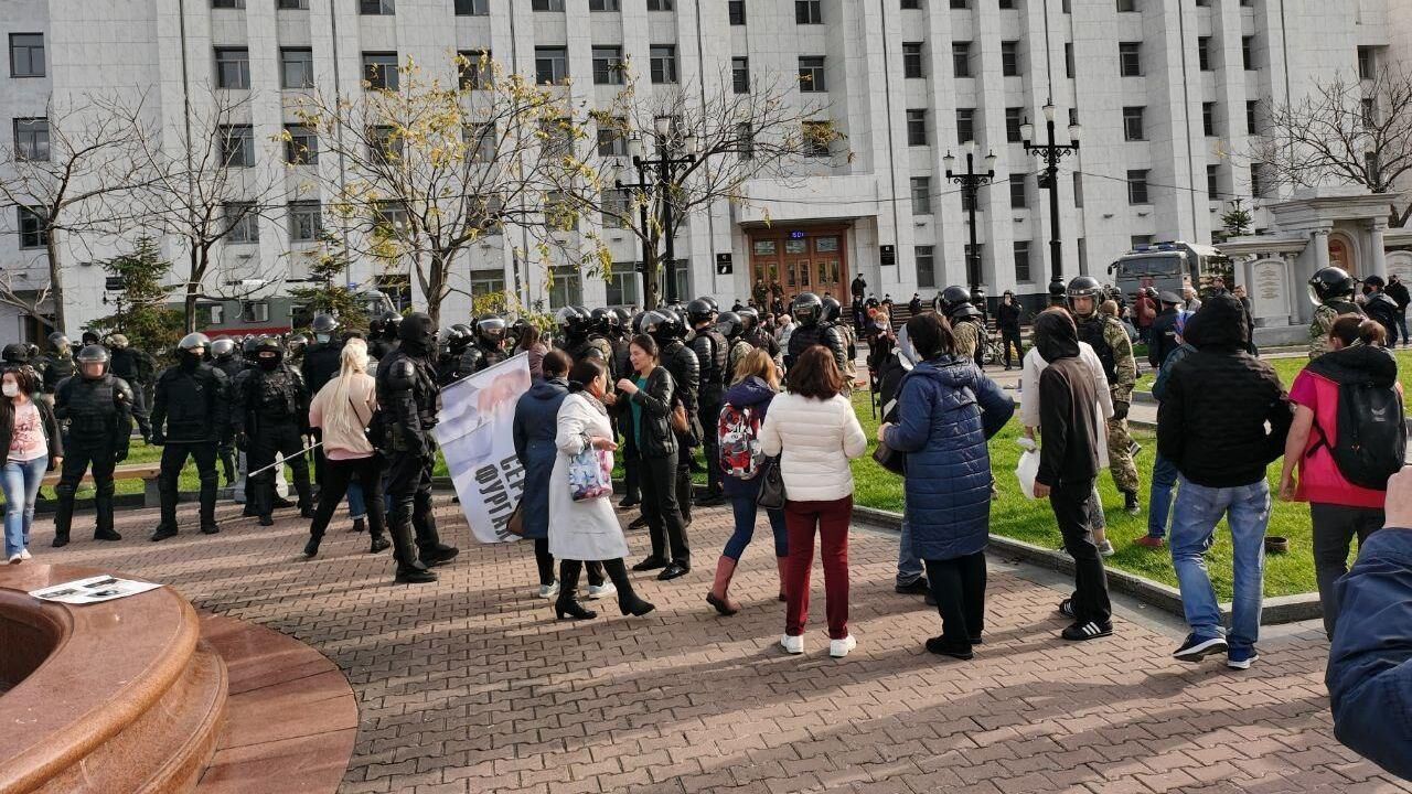 В Хабаровске до сих пор протестуют в поддержку Фургала: 10 октября 2020 здесь состоялся самый жесткий силовой разгон В Хабаровске до сих пор протестуют в поддержку Фургала: 10 октября 2020 здесь состоялся самый жесткий силовой разгон