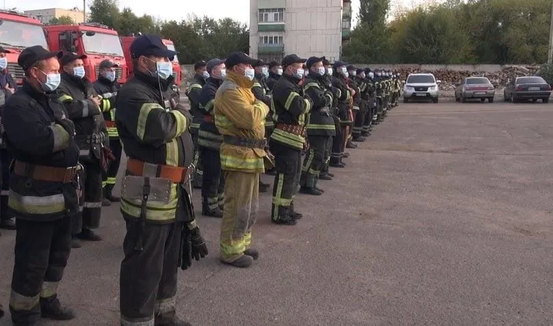 Працівники ДСНС приїхали туди з різних областей Працівники ДСНС приїхали туди з різних областей