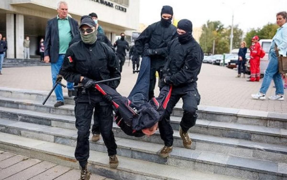 У Білорусі проти активістів відкрили понад 300 справ: у чому їх звинувачують

