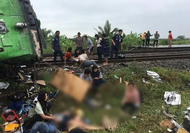 Жертвами зіткнення автобуса та потягу у Таїланді стали 20 людей