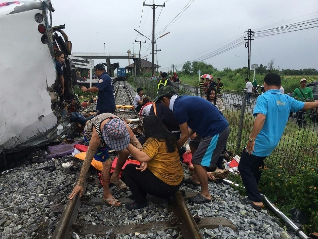  В Таиланде 11.10.2020 автобус столкнулся с поездом: есть погибшие