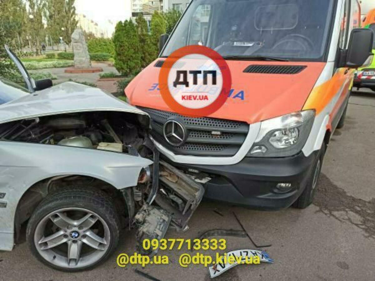 У Києві 11 жовтня трапилася ДТП за участі швидкої - фото, відео У Києві 11 жовтня трапилася ДТП за участі швидкої - фото, відео