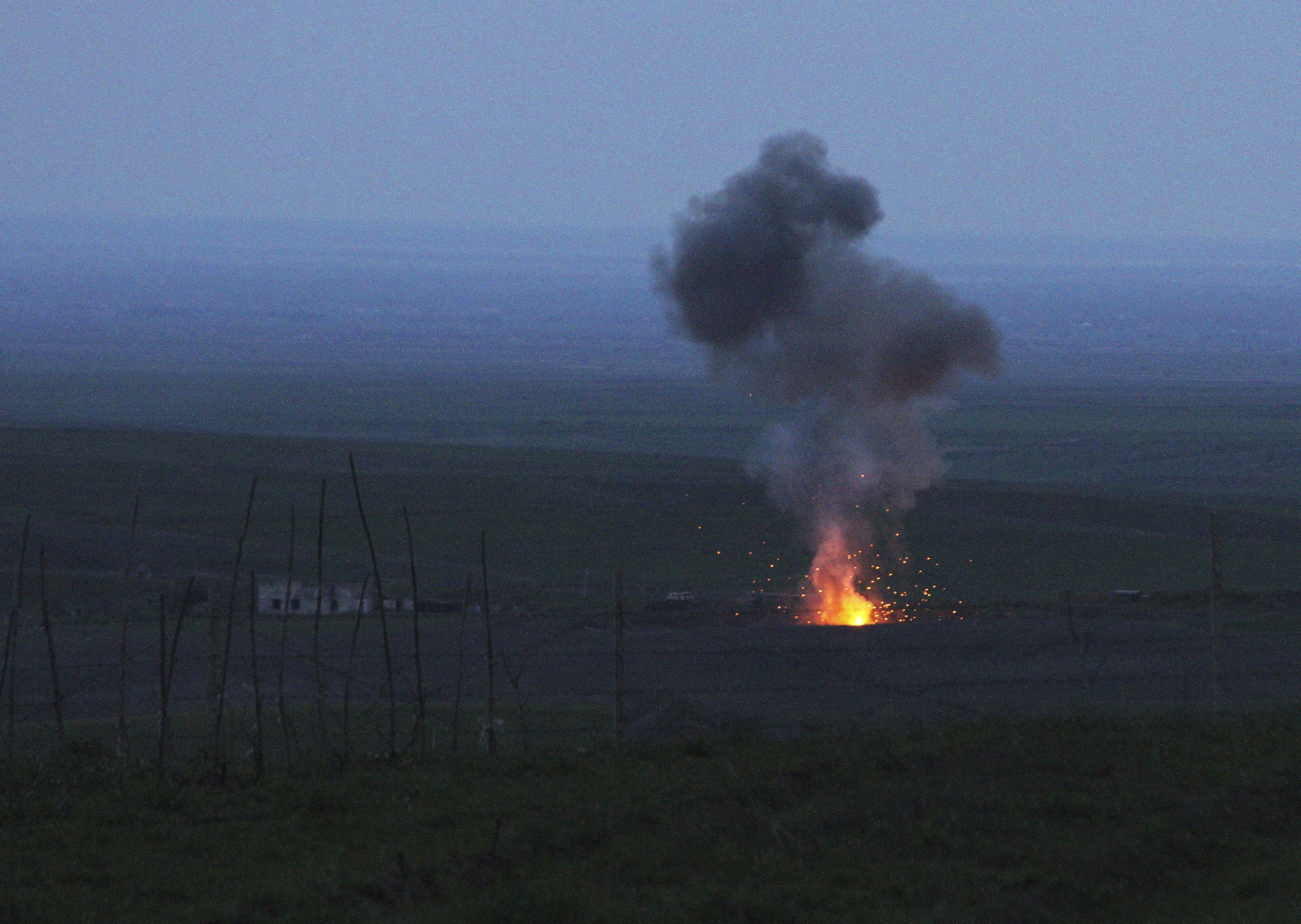 Минобороны Азербайджана показало момент уничтожения армянских машин Минобороны Азербайджана показало момент уничтожения армянских машин