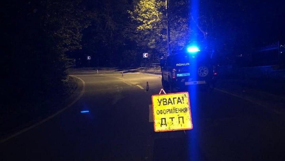 На Прикарпатье авто с 5 людьми слетело в обрыв: есть погибшие – фото На Прикарпатье авто с 5 людьми слетело в обрыв: есть погибшие – фото