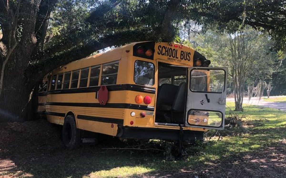 В США 11-летний мальчик угнал школьный автобус: фото, видео
