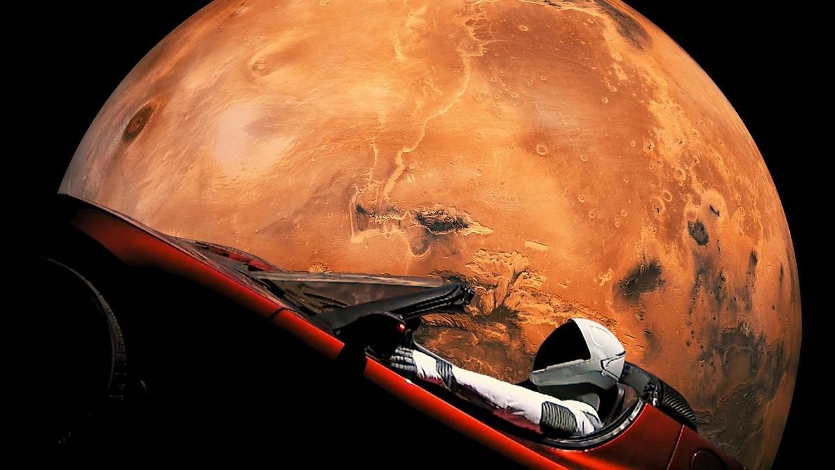 Tesla Roadster Илона Маска пролетела Марс на рекордно близком расстоянии