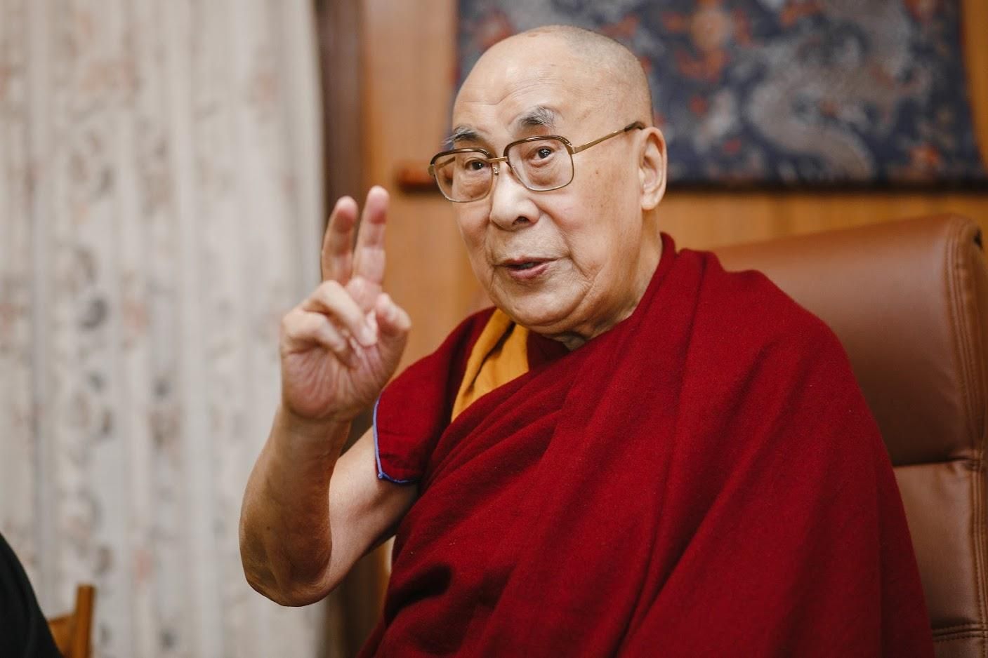Далай-лама поспілкується з українцями у прямому ефірі: що відомо