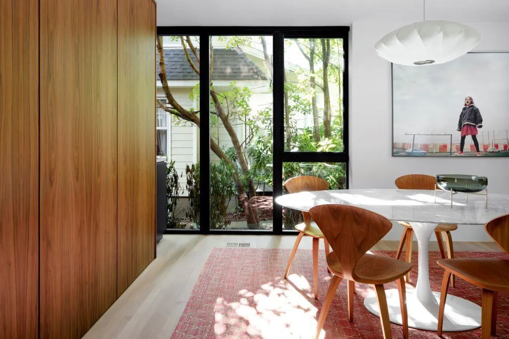 Майже з усіх кімнат можна вийти на терасу Майже з усіх кімнат можна вийти на терасу