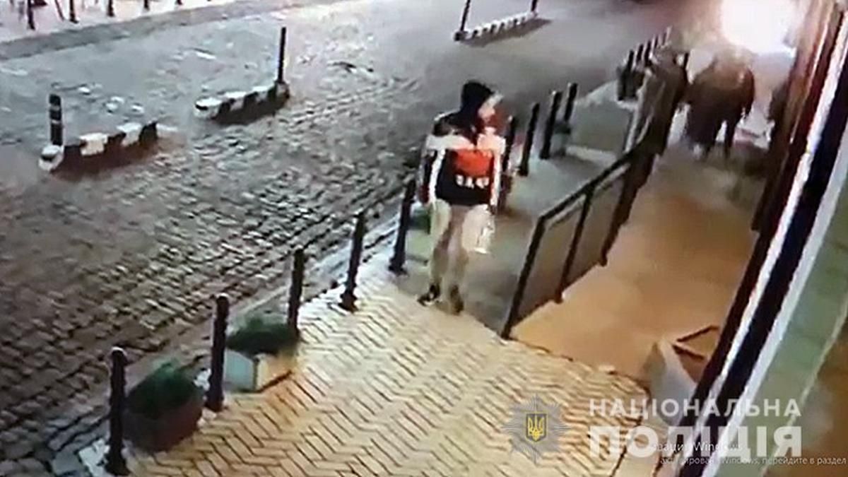 Полиция задержала молодого человека, который поджег дом на Подоле Полиция задержала молодого человека, который поджег дом на Подоле