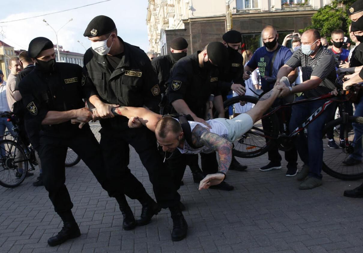 У Білорусі проти мітингувальників можуть застосувати бойову зброю