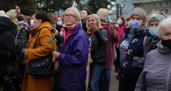 Протесты в Минске завершились жестким разгоном: силовики применили петарды против пенсионеров