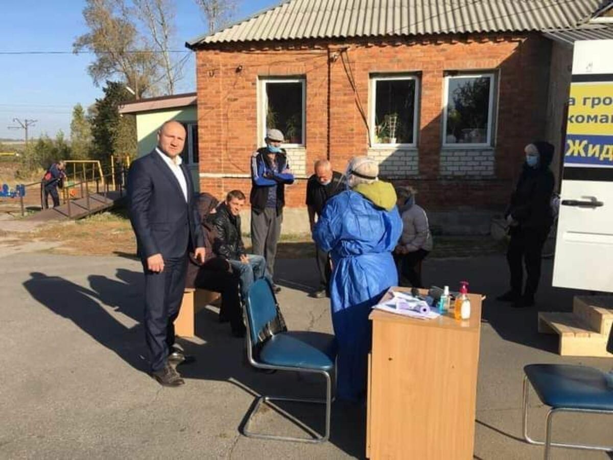На Харьковщине кандидат в мэры организовал бесплатные ИФА-тесты