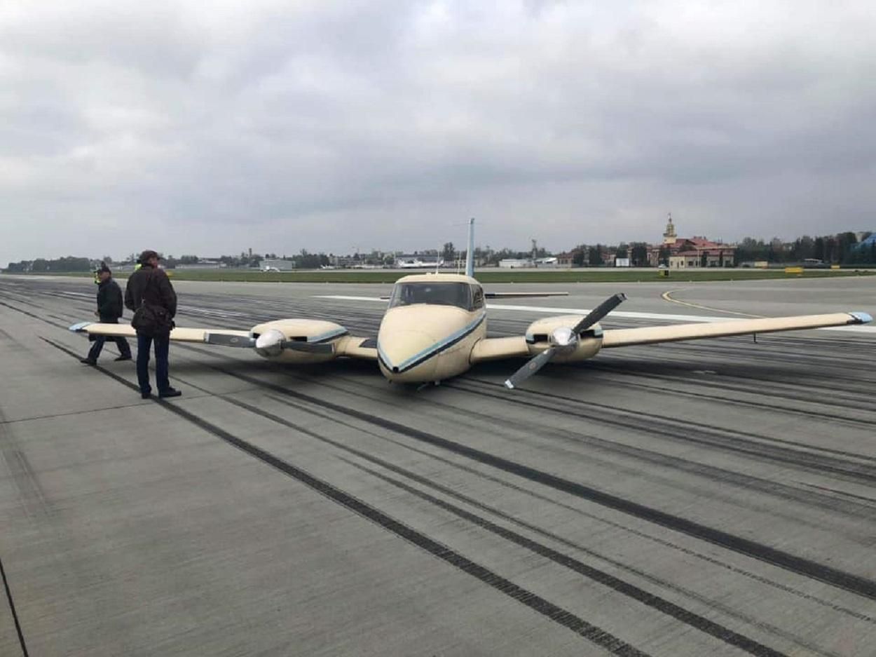 Зламалось шасі: у аеропорту Львів пошкодився літак під час посадки