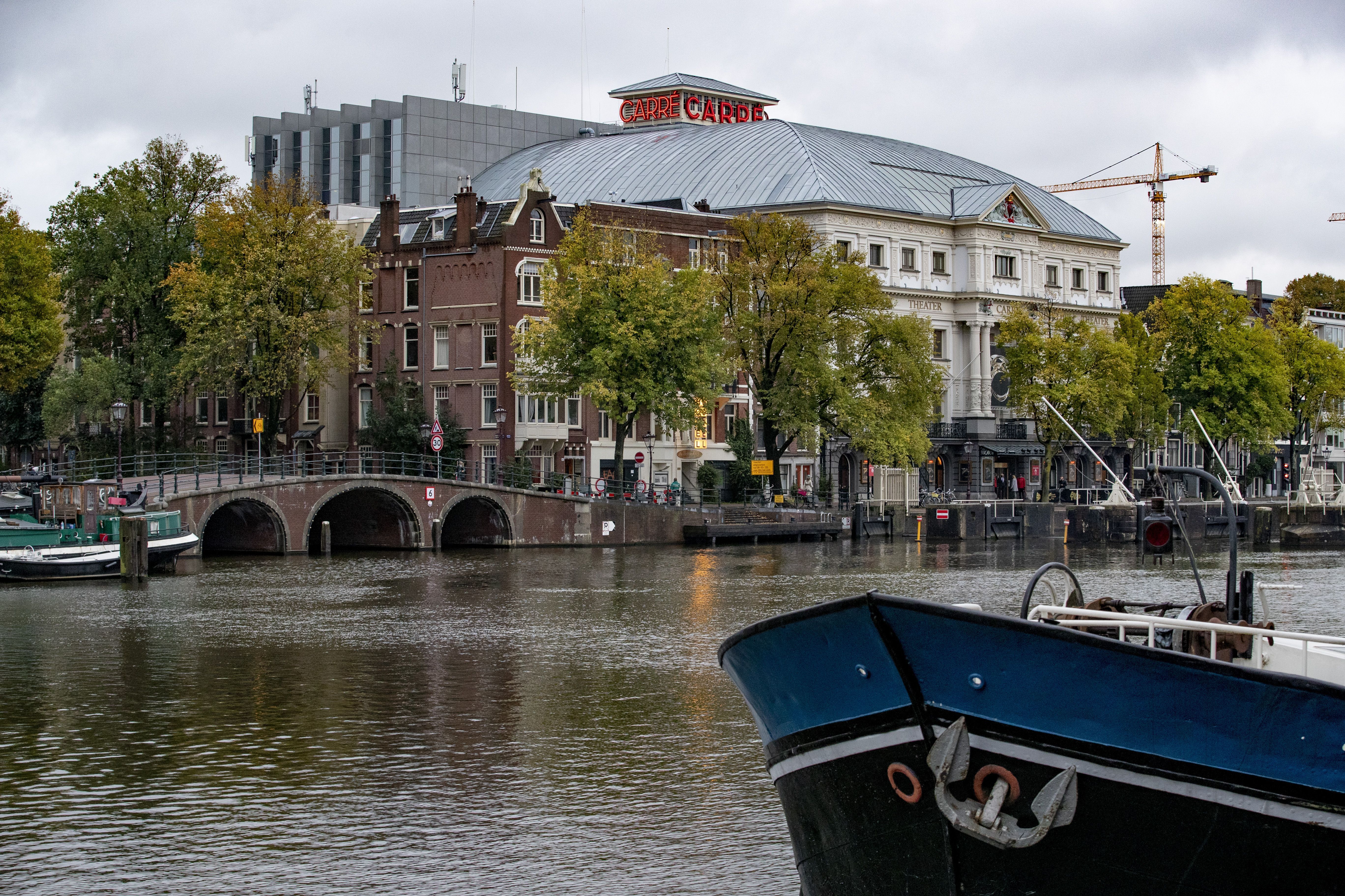 Из-за COVID-19 в Нидерландах ввели частичный локдаун Из-за COVID-19 в Нидерландах ввели частичный локдаун