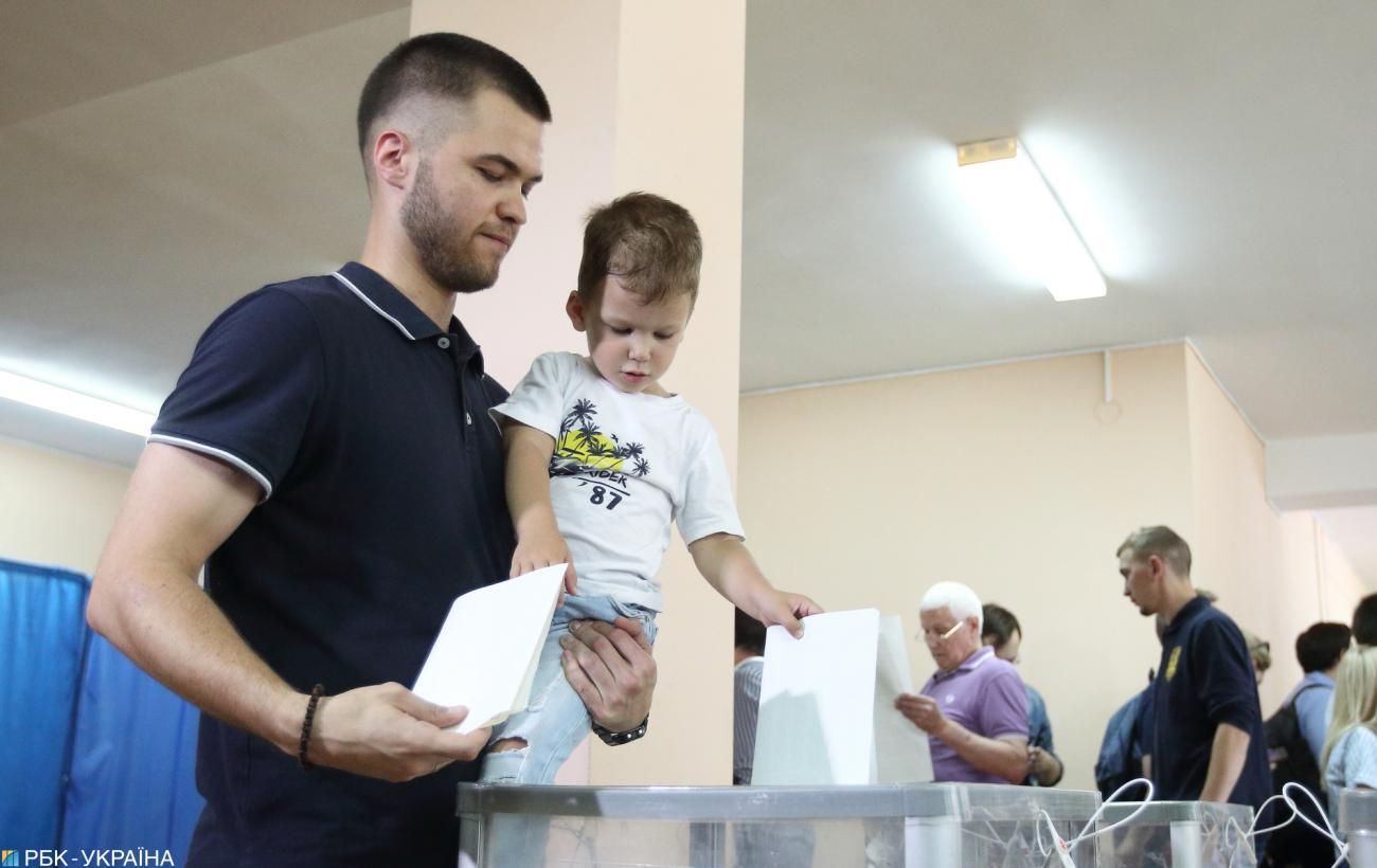 Анкеты будут раздавать волонтеры: в Офисе Президента раскрыли детали опроса в день выборов Анкеты будут раздавать волонтеры: в Офисе Президента раскрыли детали опроса в день выборов