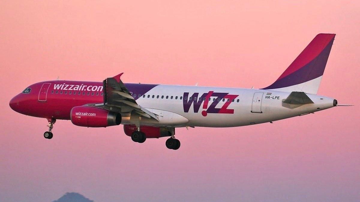 Wizz Air масово скасовує рейси із України у листопаді