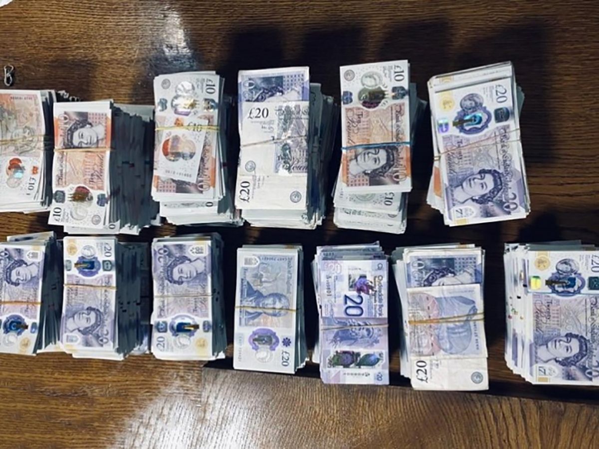 127 тисяч фунтів стерлінгів чернівчанин хотів таємно провезти в Україну: чим це завершилося 127 тисяч фунтів стерлінгів чернівчанин хотів таємно провезти в Україну: чим це завершилося