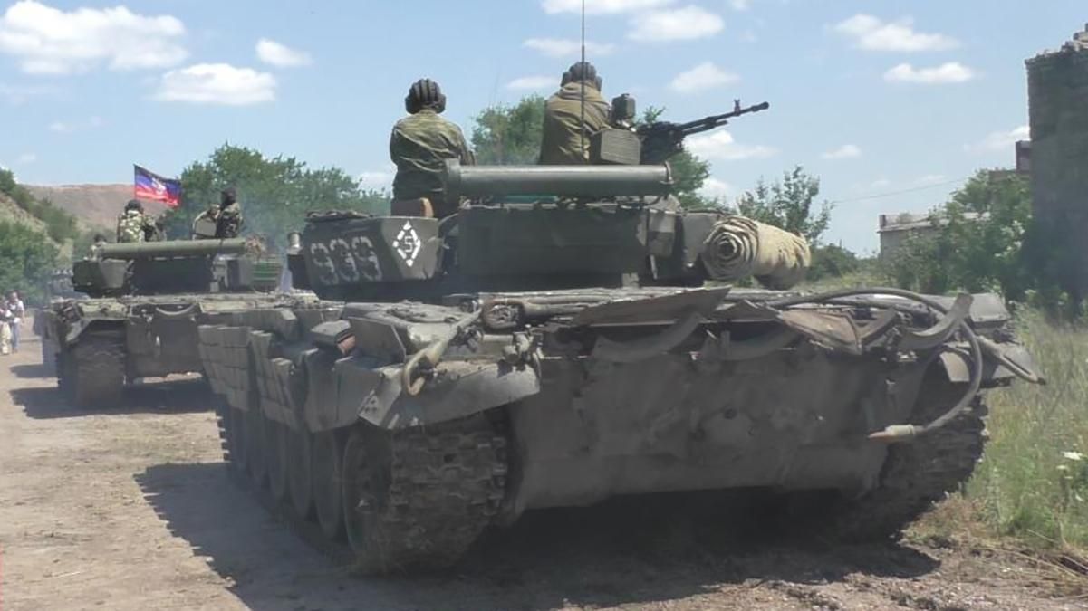 Танки та БТРи в житлових районах: де зберігають зброю бойовики на Донбасі 