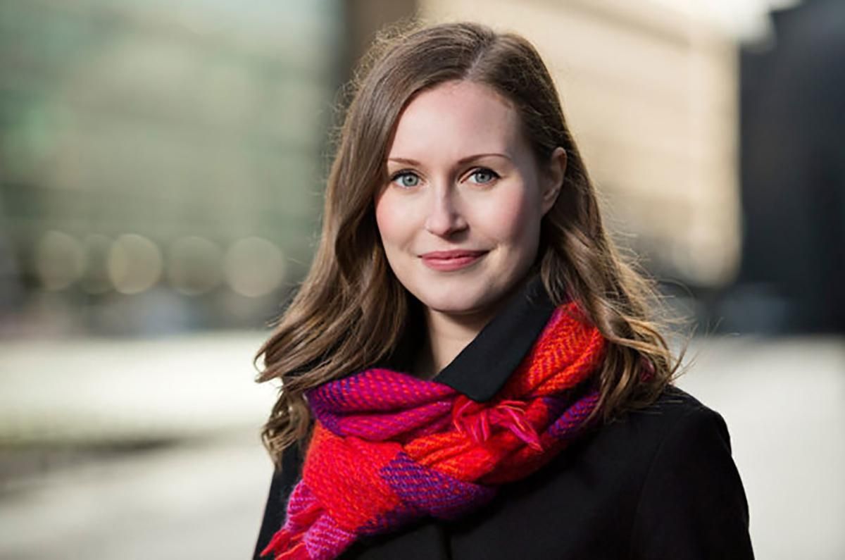 Премьер Финляндии попала в скандал из-за глубокого декольте, фото Премьер Финляндии попала в скандал из-за глубокого декольте, фото