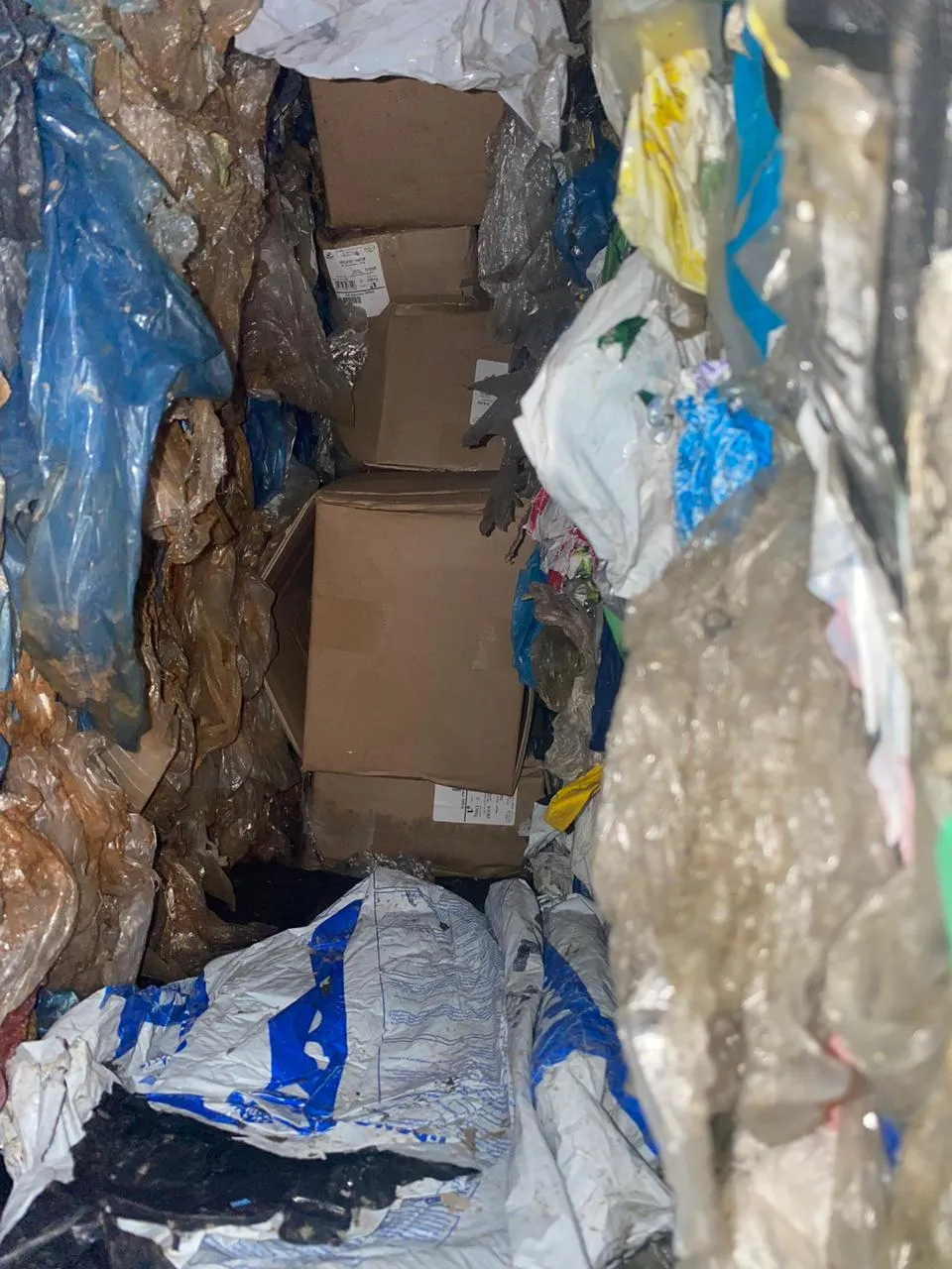 Віз 360 кілограмів сиру у смітті: на Львівщині митники затримали контрабандиста Віз 360 кілограмів сиру у смітті: на Львівщині митники затримали контрабандиста