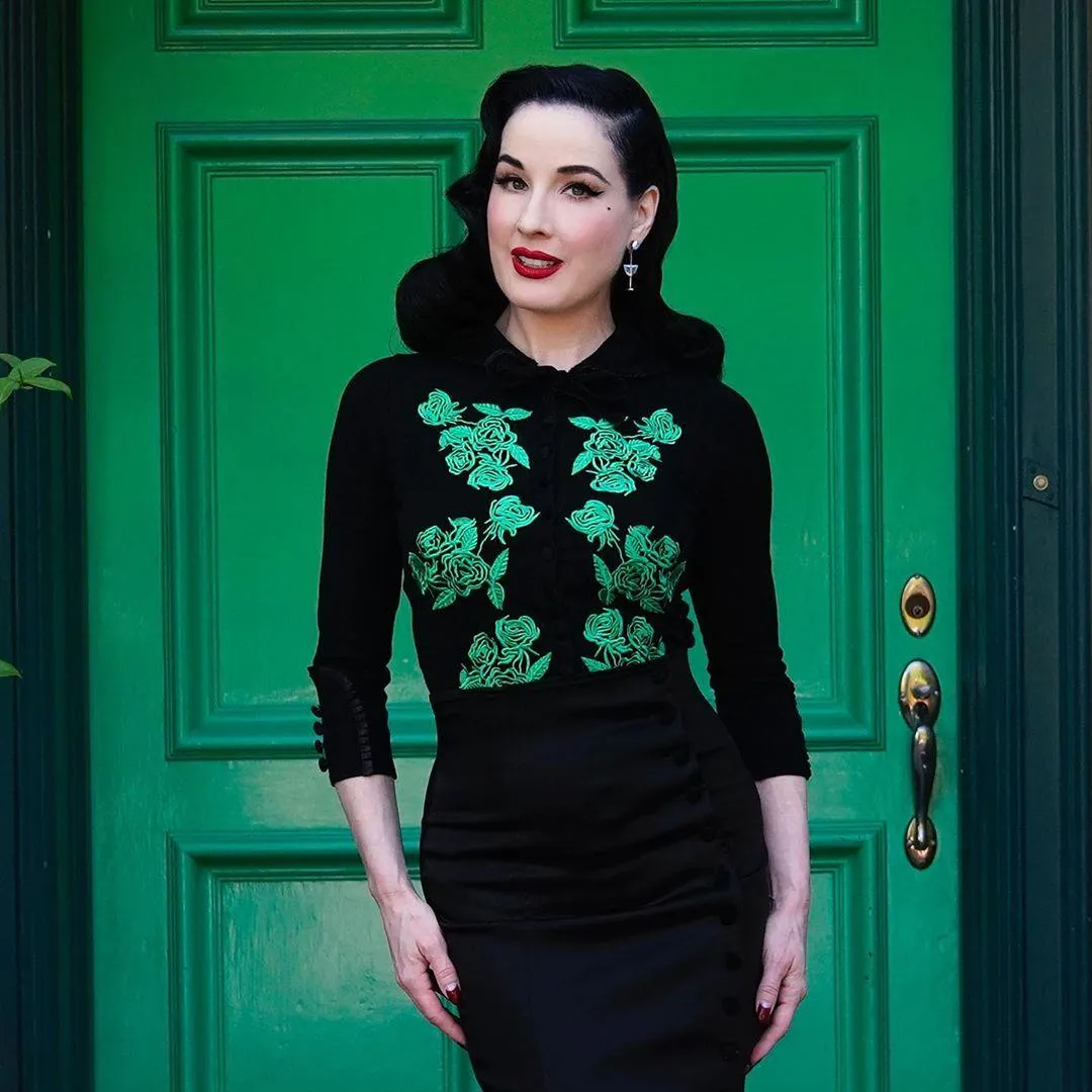 Діта фон Тіз у сорочці з вишивкою Діта фон Тіз у сорочці з вишивкою