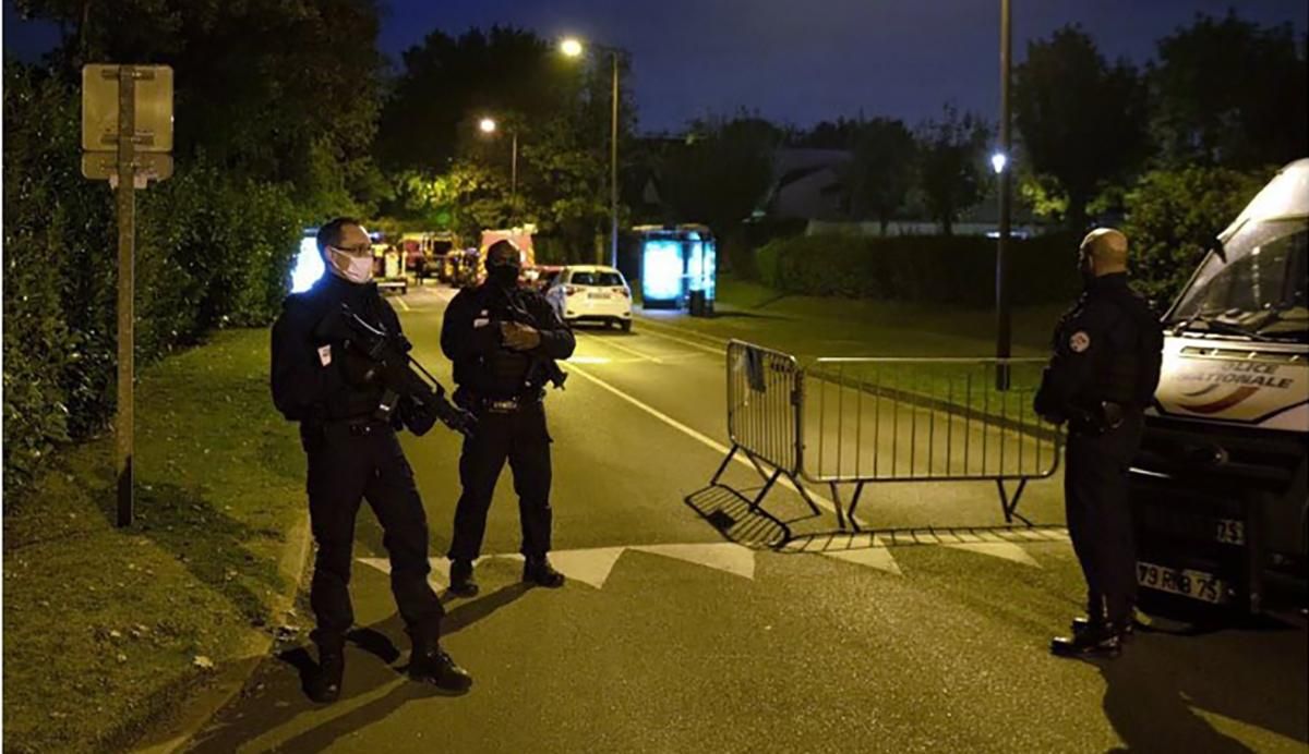 Во Франции учителю отрубили голову, подозреваемого расстреляли: что произошло
