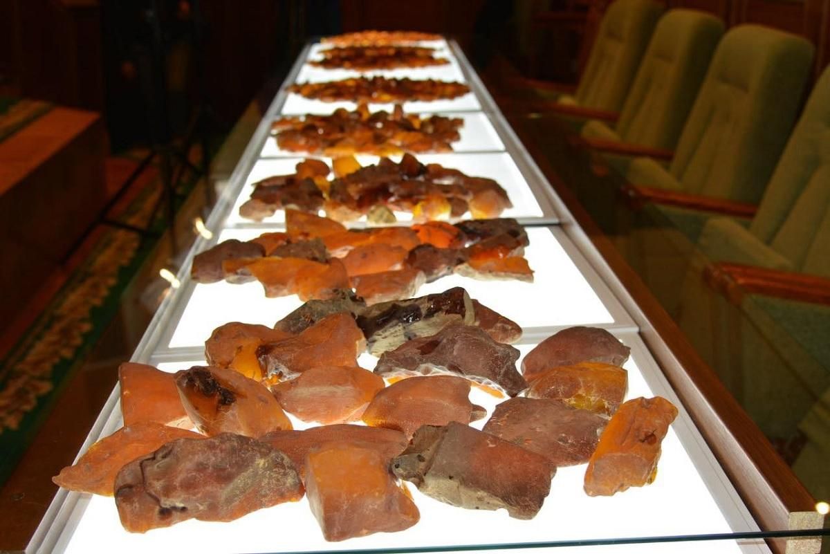 В Україні відбувся перший аукціон з продажу бурштину В Україні відбувся перший аукціон з продажу бурштину