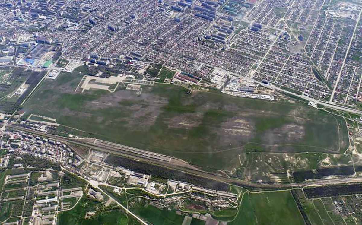 У Криму знищують легендарний аеродром "Універсал-Авіа": хочуть забудувати У Криму знищують легендарний аеродром "Універсал-Авіа": хочуть забудувати