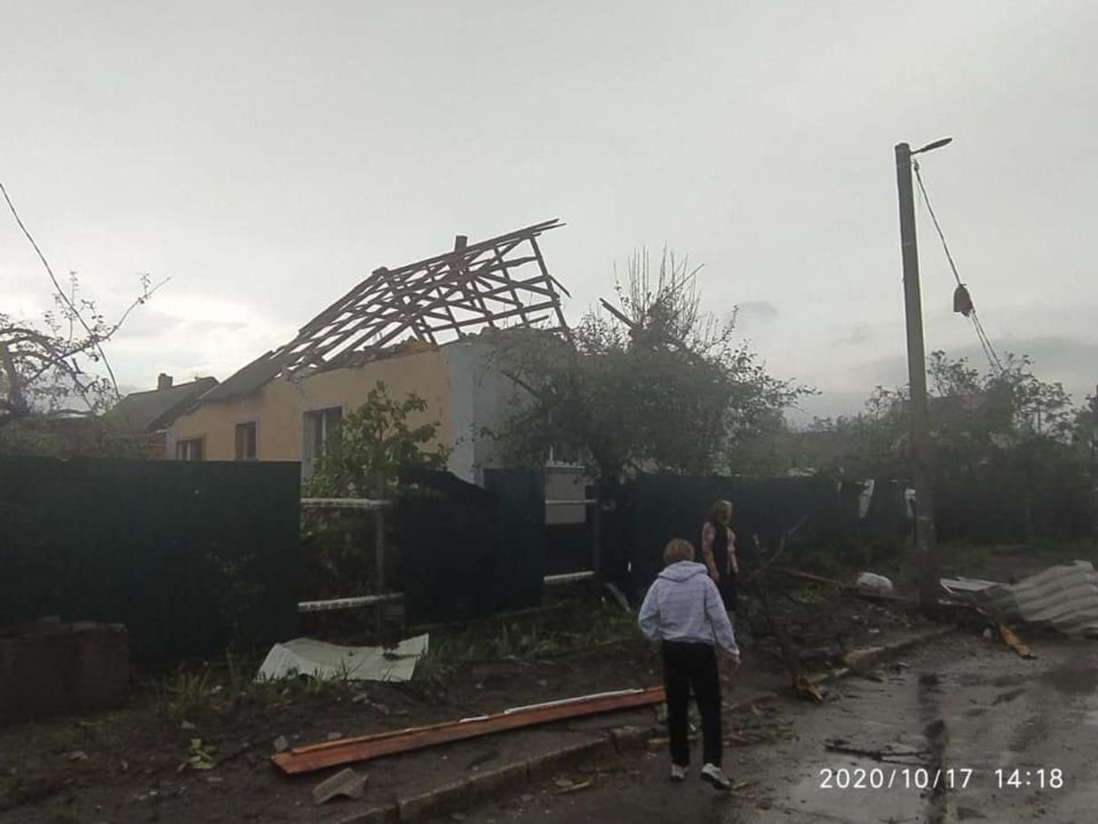 Буря у Кропивницькому 17.10.2020: знесені дахи - фото, відео
