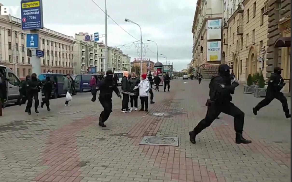 Затримання в охопленому протестами Мінську: скільки людей потрапили до рук силовиків