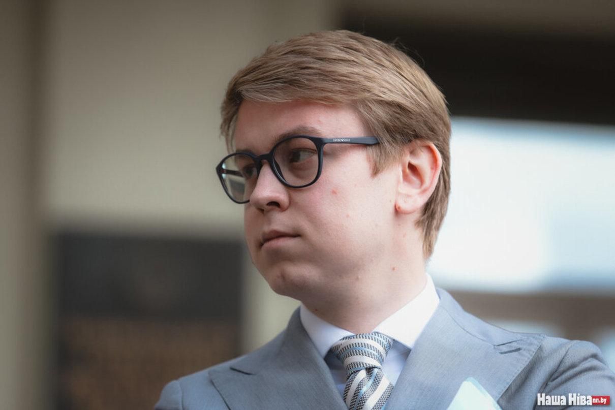 Еще один политзаключенный на свободе: в Беларуси из СИЗО выпустили юриста Колесниковой Еще один политзаключенный на свободе: в Беларуси из СИЗО выпустили юриста Колесниковой