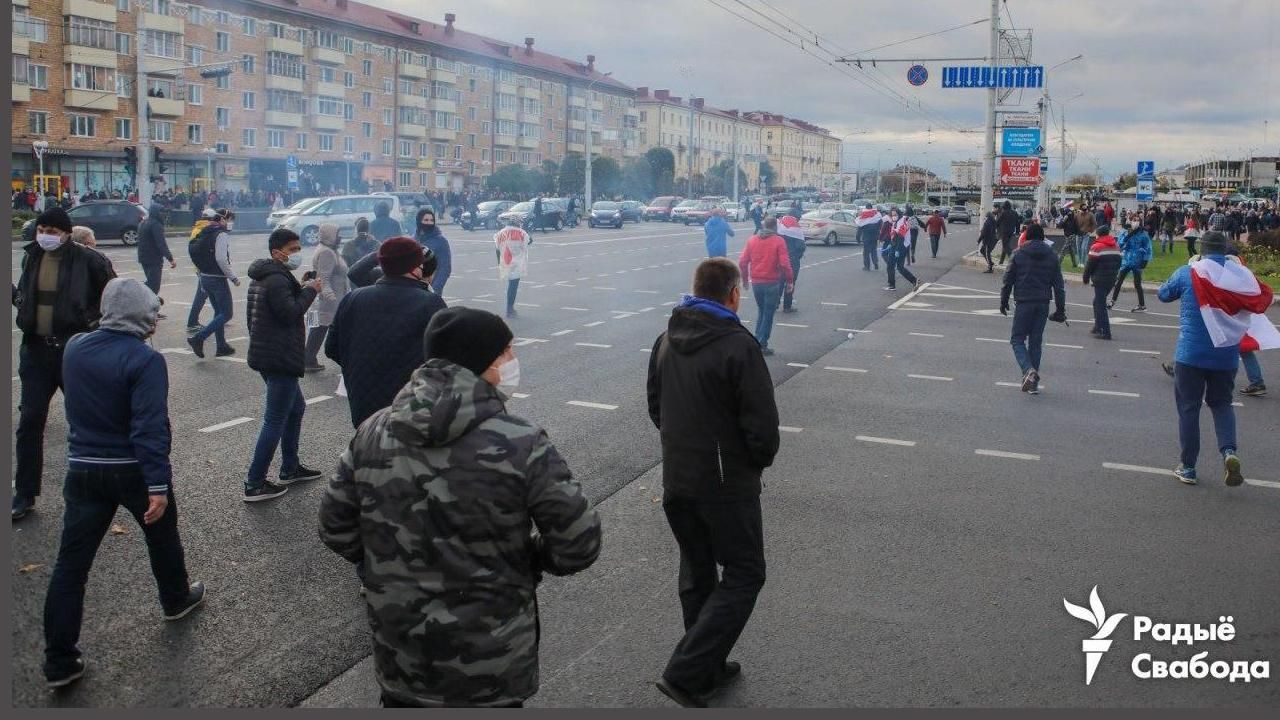 Протесты в Минске 18 октября 2020 сопровождались выстрелами и взрывами: видео