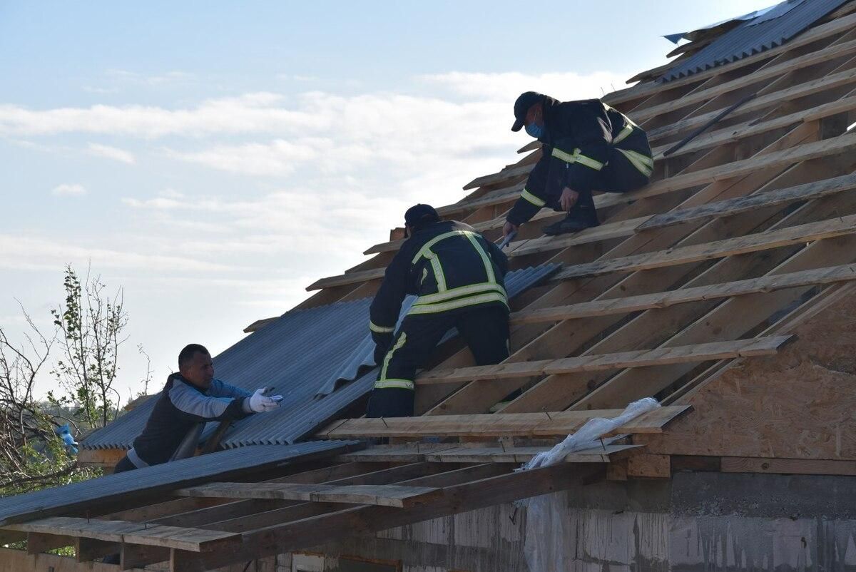 Непогода в Кропивницком повредила более сотни домов фото, видео Непогода в Кропивницком повредила более сотни домов фото, видео