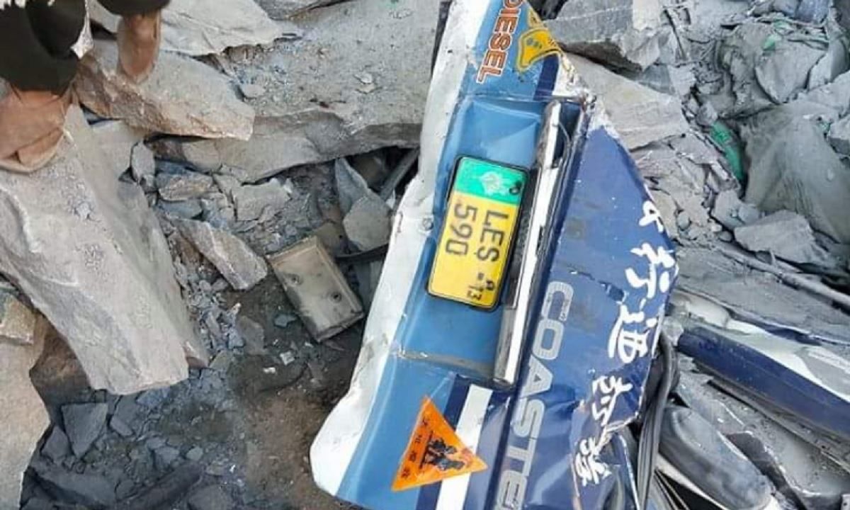 У Пакистані автобус потрапив під обвал каміння: усі загинули