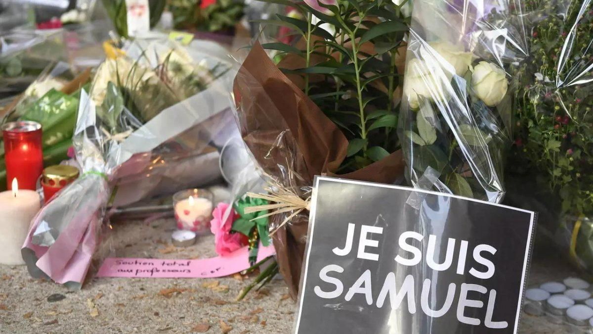 Убийство учителя во Франции: из страны хотят выслать сотни нелегалов