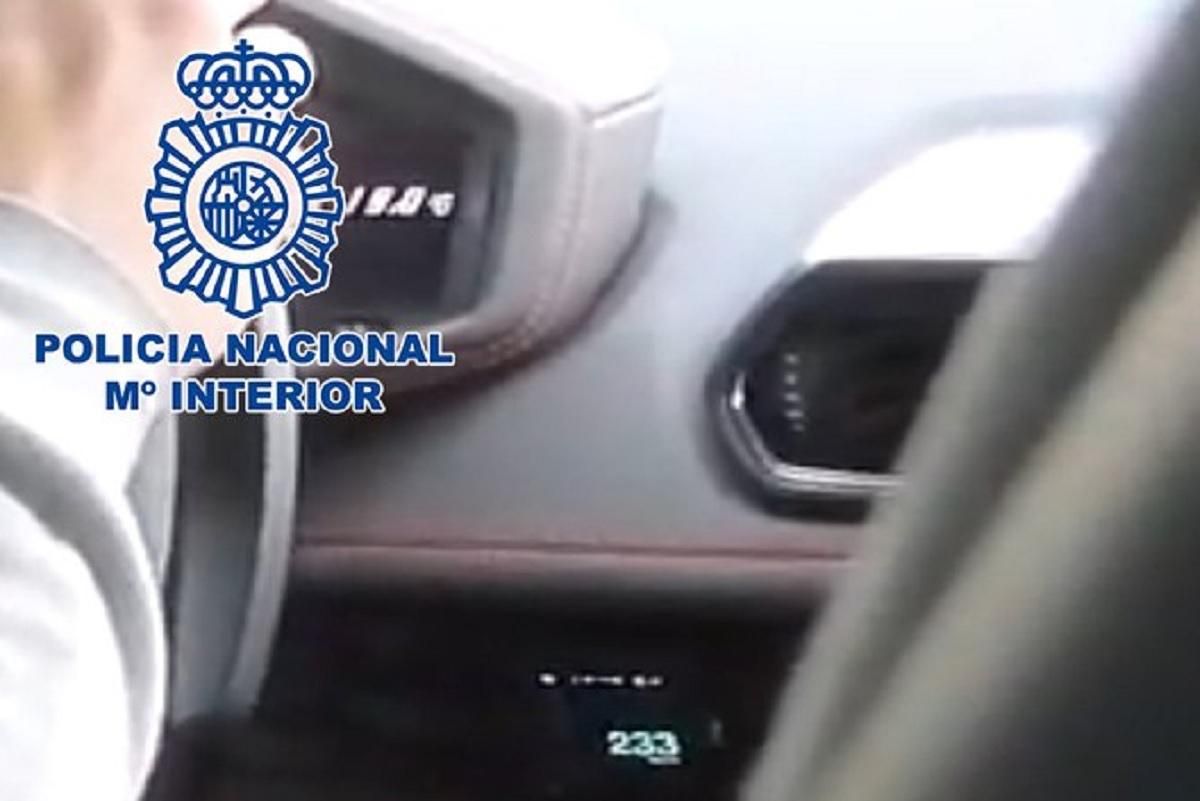 В Іспанії автоблогер розігнався до 233 кілометрів за годину В Іспанії автоблогер розігнався до 233 кілометрів за годину