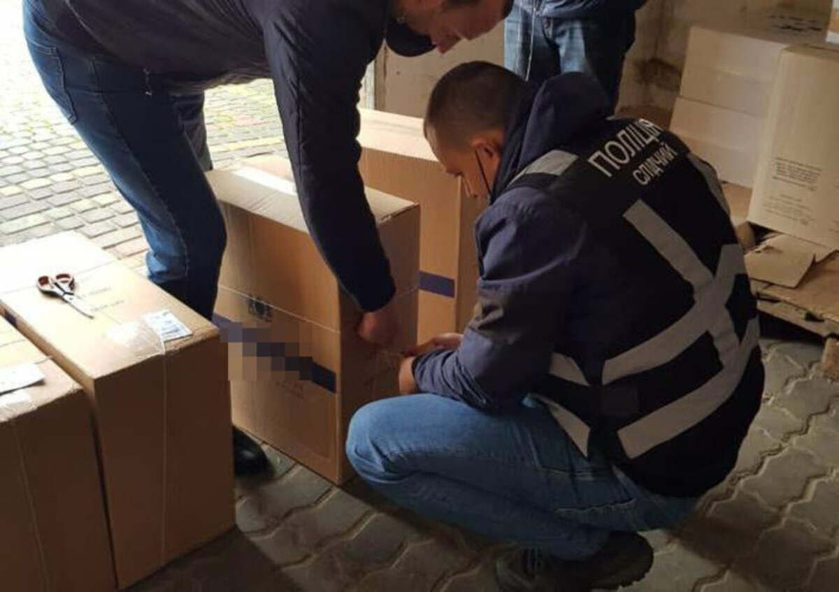 На Львівщині викрили схему підробки акцизів: знайшли 7 тисяч пляшок горілки На Львівщині викрили схему підробки акцизів: знайшли 7 тисяч пляшок горілки