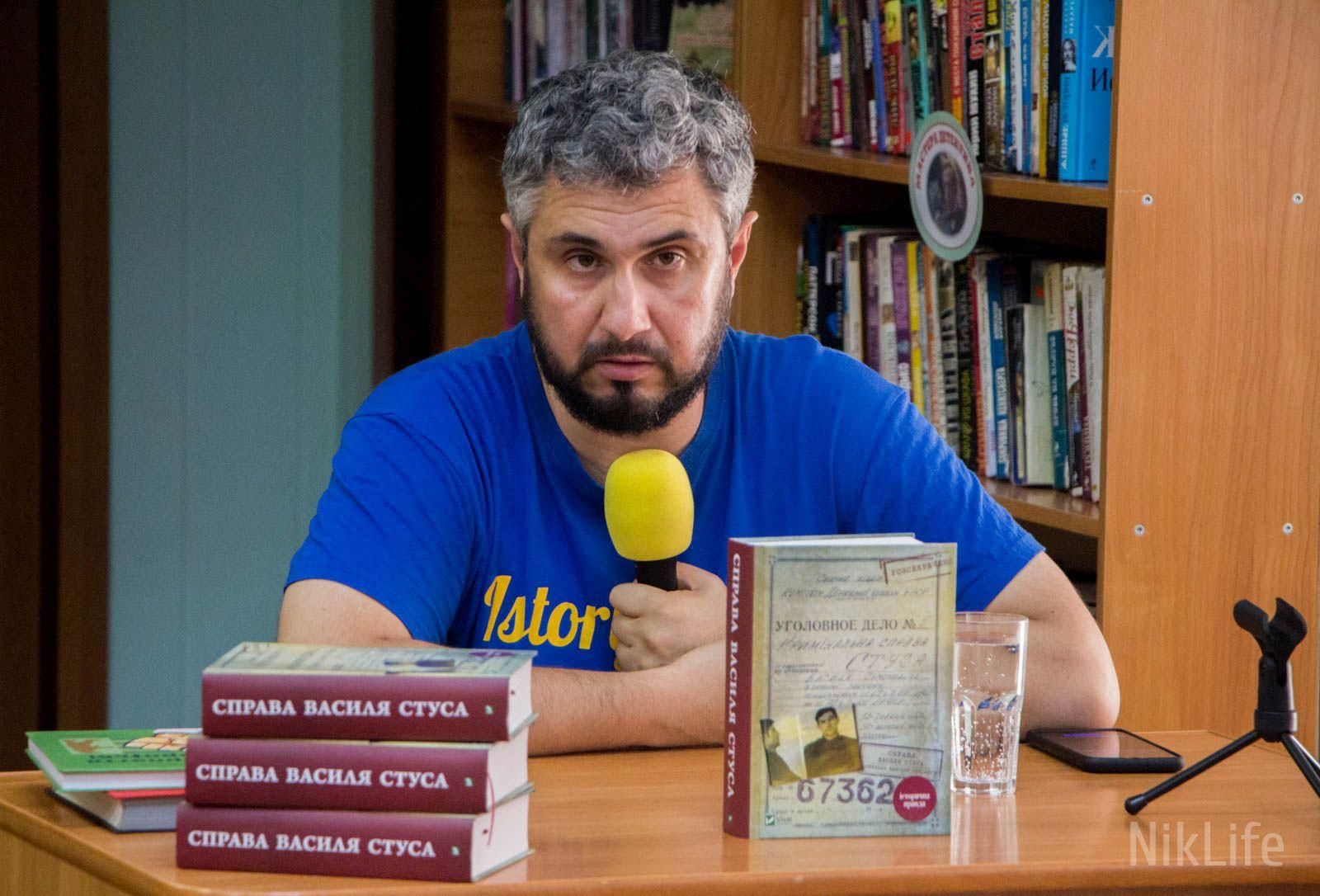 Попри перемогу Медвечука та заяви посередників, книга Кіпіані про Стуса вийде новим накладом Попри перемогу Медвечука та заяви посередників, книга Кіпіані про Стуса вийде новим накладом