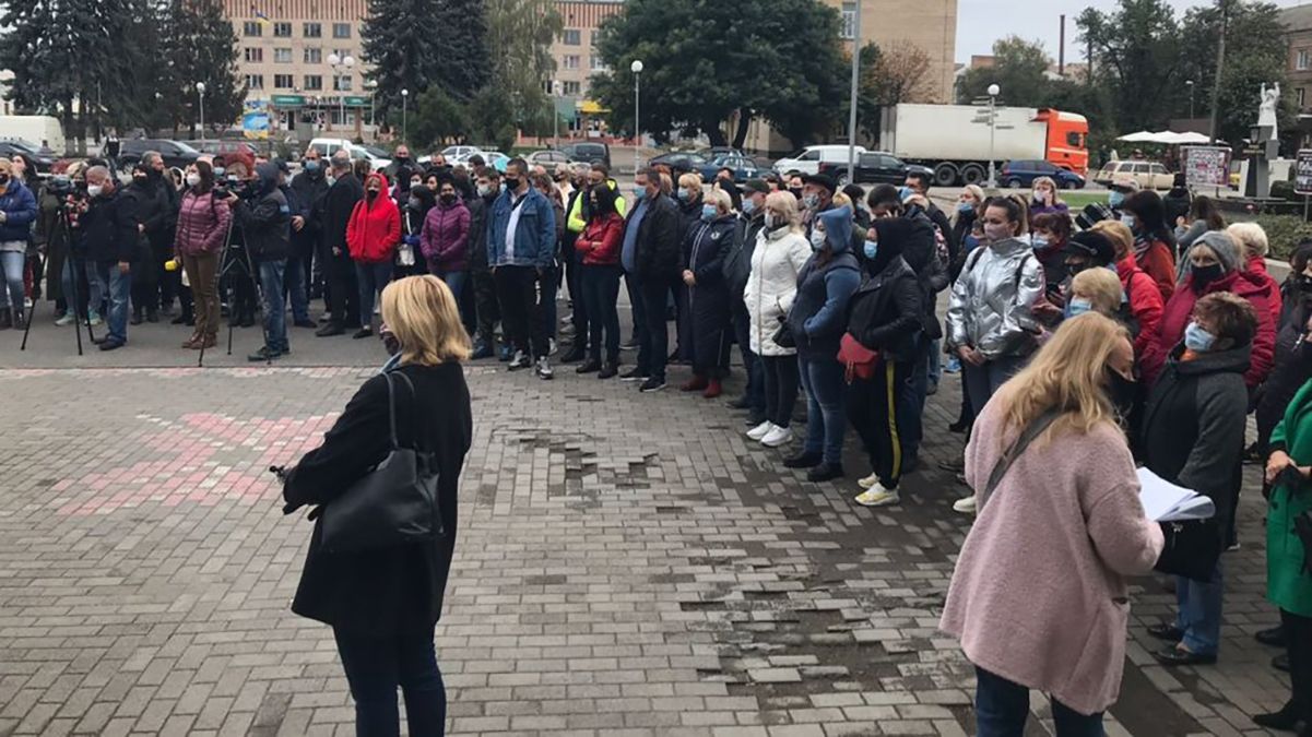 В Черкасской области люди протестовали против красной зоны фото