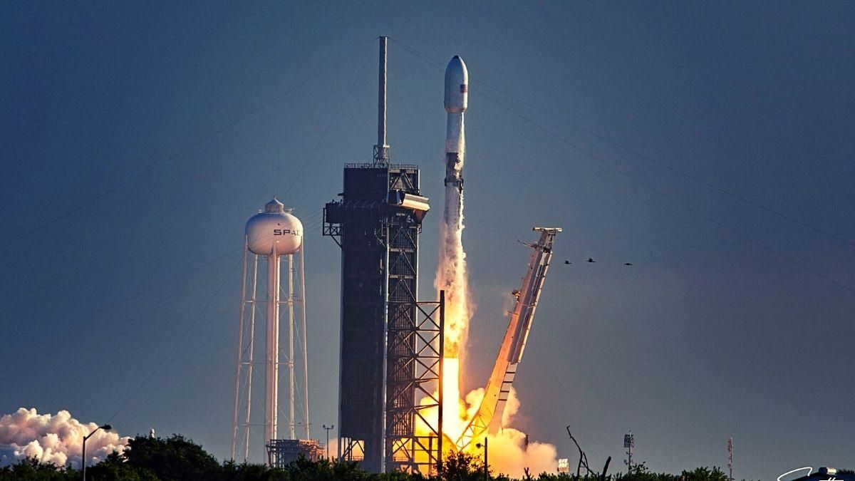 SpaceX успішно вивела на орбіту ще 60 супутників системи Starlink і встановила нові рекорди