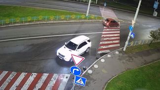 Очень нетрезвая киевлянка с ребенком совершила ДТП и гоняла по встречке: видео