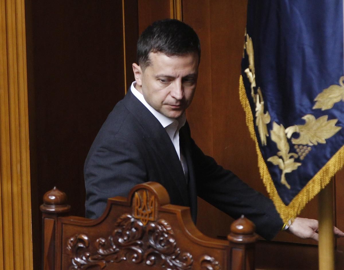 Зеленський засудив місцеву владу за концерти під час карантину Зеленський засудив місцеву владу за концерти під час карантину